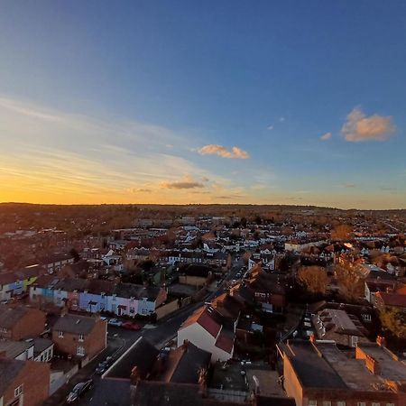 Luxury Apartment With Stunning Views On 10Th Floor Edgware Exterior foto